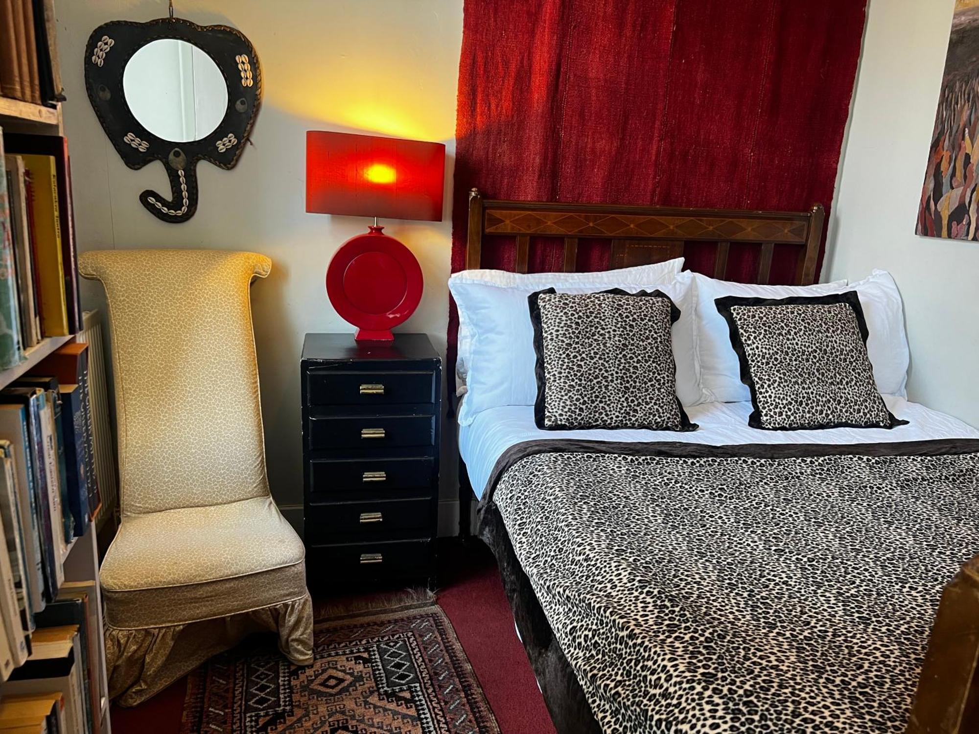 Central Apartment With Parking, Original Art And Antiques EDI Exterior photo