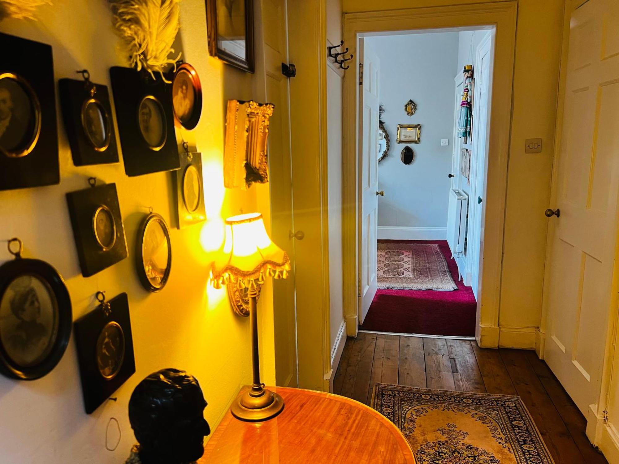 Central Apartment With Parking, Original Art And Antiques EDI Exterior photo