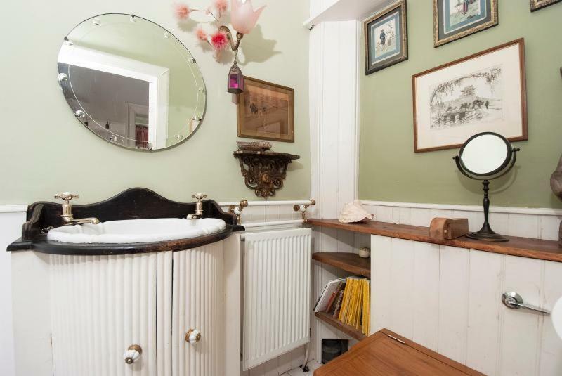 Central Apartment With Parking, Original Art And Antiques EDI Exterior photo